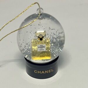 GWP/NWT CHANEL No. 5 Miniature Snow   Globe with Gold and Black Accents